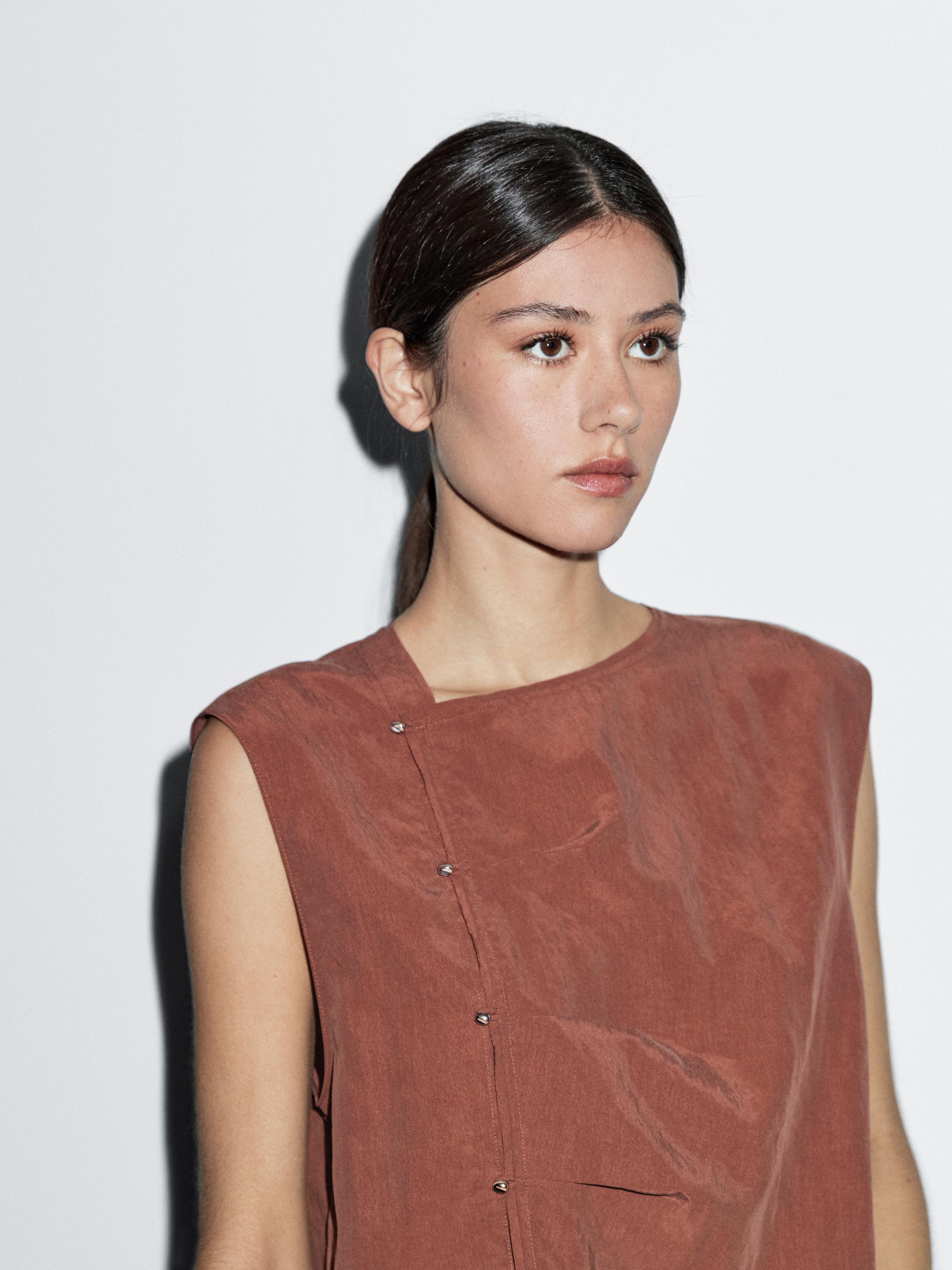 Blouse with silver button fastening on the side